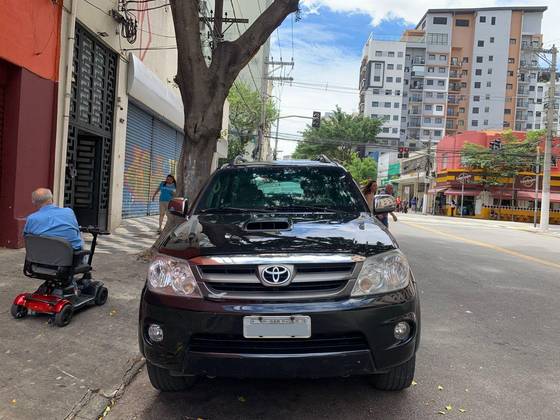 TOYOTA HILUX SW4 3.0 SRV 4X4 16V TURBO INTERCOOLER DIESEL 4P MANUAL